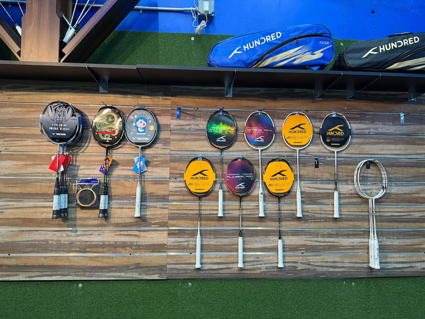 Stringing machine and racquet on the bench